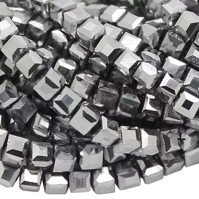 Glasschliffperlen silber Würfel metallisch (ca. 2,5 mm), 1 Strang